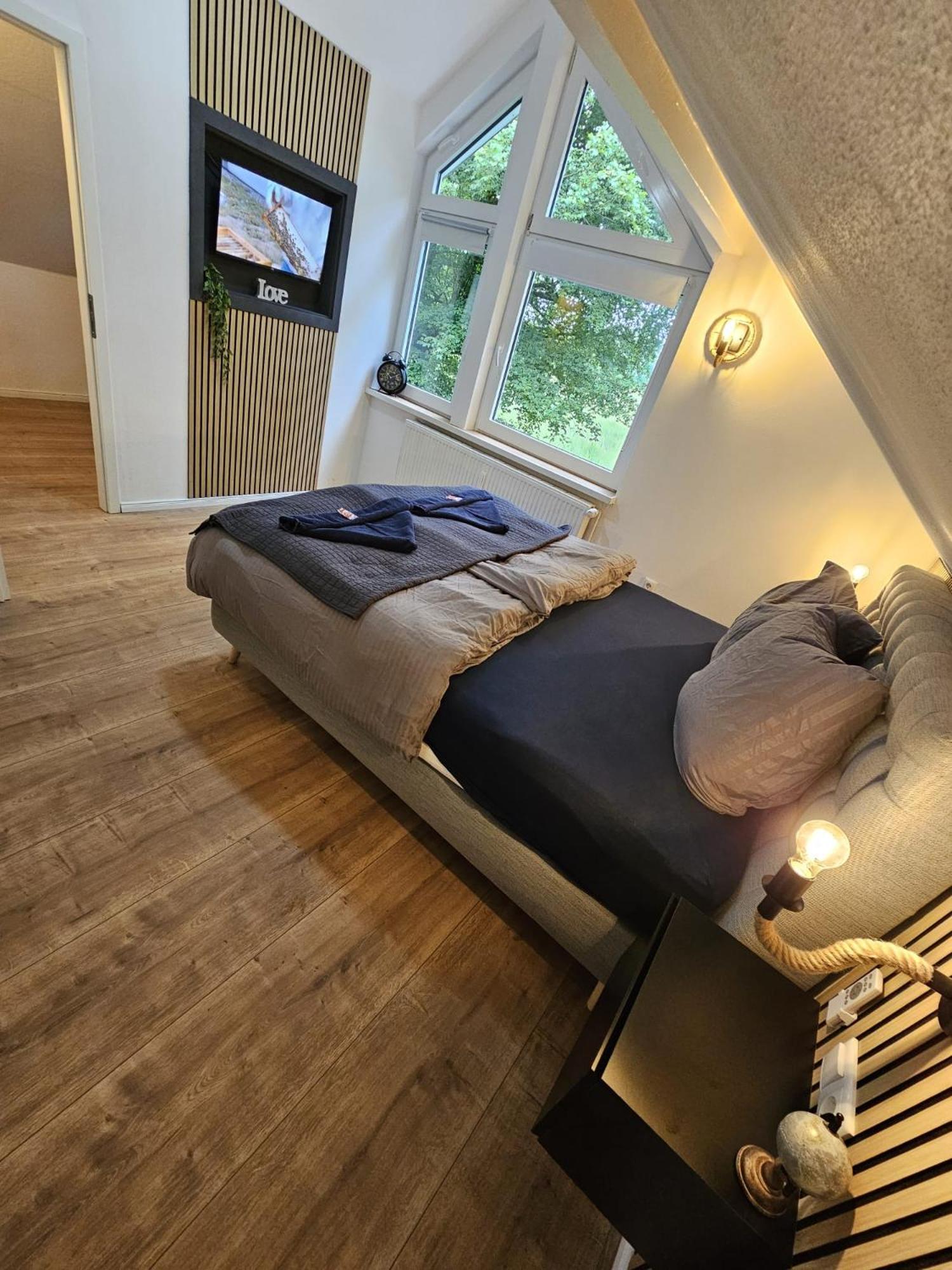 Tautraum Suite Mit Whirlpool Und Gruenem Ausblick Wilhelmshaven Exteriör bild