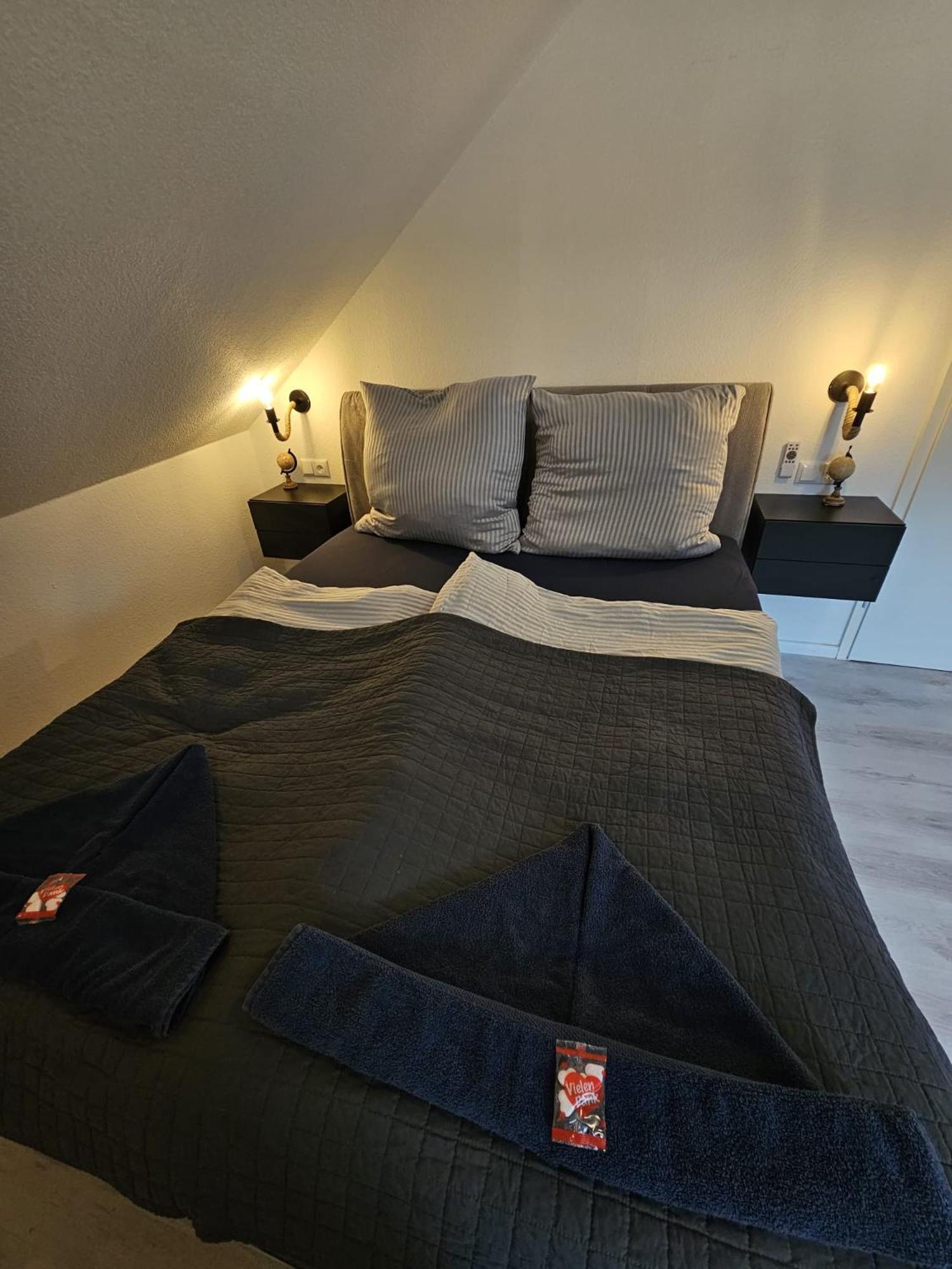 Tautraum Suite Mit Whirlpool Und Gruenem Ausblick Wilhelmshaven Exteriör bild